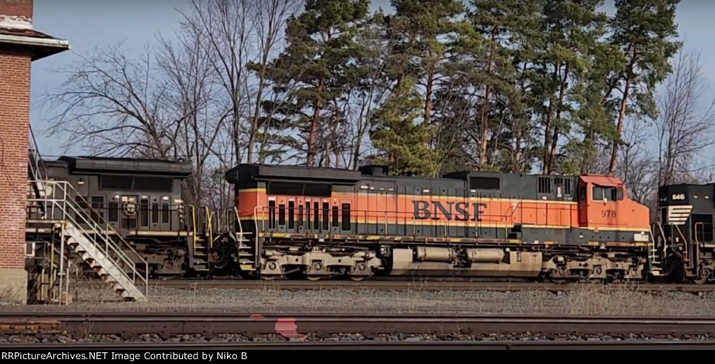 BNSF 978